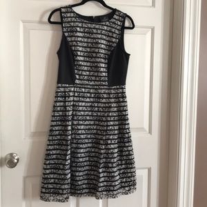Beautiful & flattering black & white dress